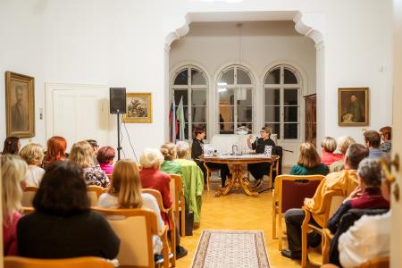 Ivana Djilas v knjižnici na Ravnah (9)